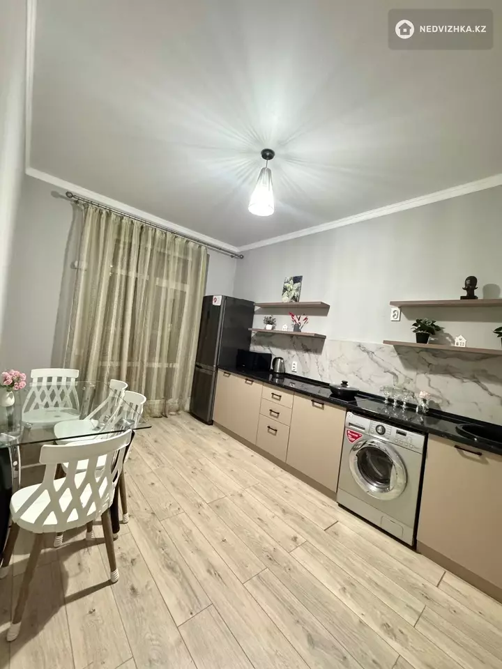1-комнатная квартира, этаж 12 из 12, 50 м², Посуточно, фотография 4