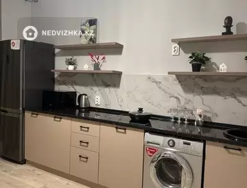 1-комнатная квартира, этаж 12 из 12, 50 м², Посуточно