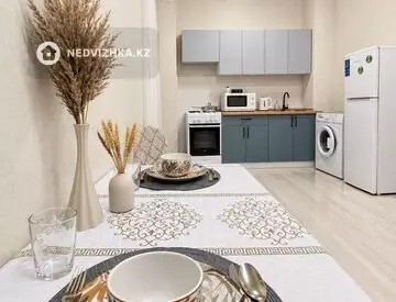1-комнатная квартира, этаж 6 из 12, 40 м², Посуточно