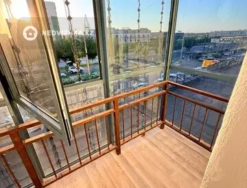 2-комнатная квартира, этаж 3 из 9, 65 м², миниатюра 1