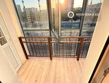 2-комнатная квартира, этаж 3 из 9, 65 м², миниатюра 2