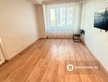 2-комнатная квартира, этаж 3 из 9, 65 м², миниатюра 4