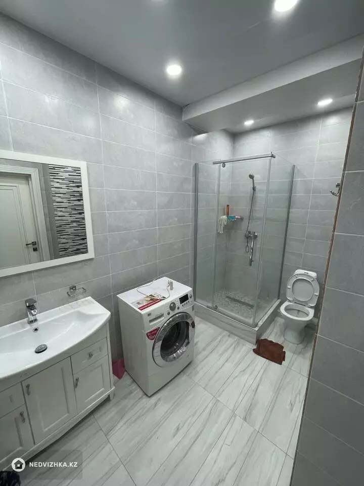 2-комнатная квартира, этаж 1 из 9, 71 м², фотография 3