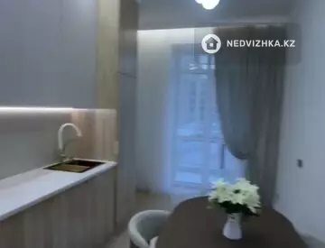 3-комнатная квартира, этаж 2 из 10, 65 м², миниатюра 1