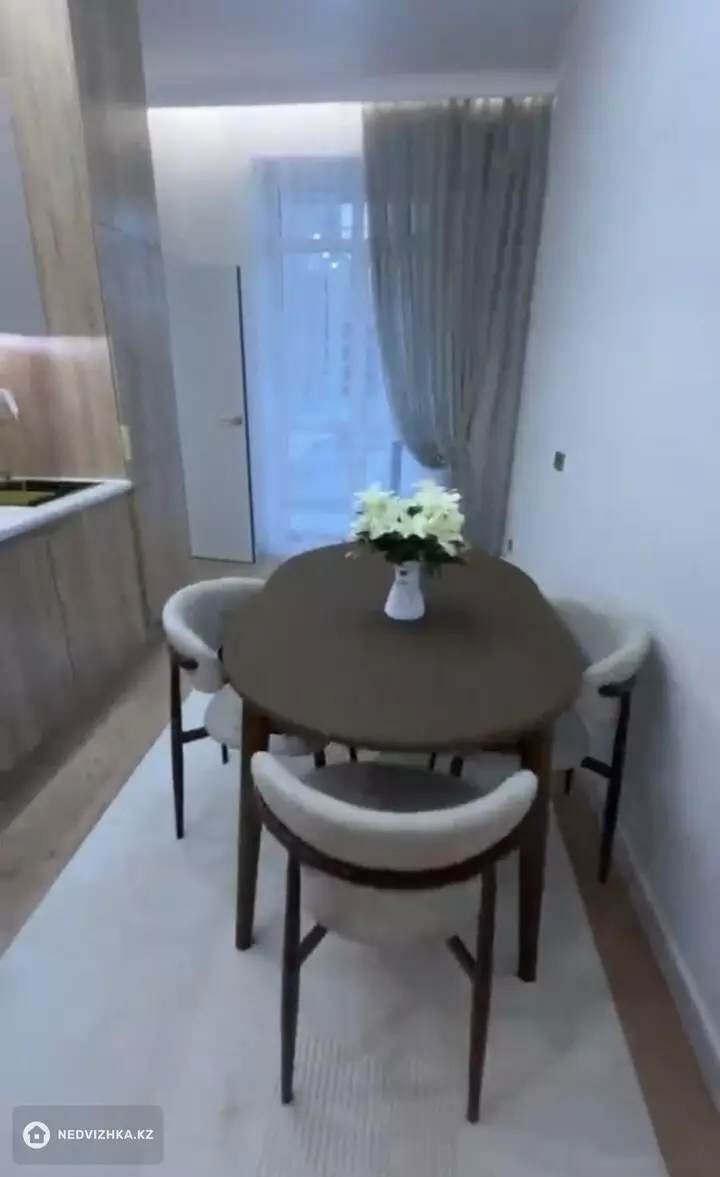 3-комнатная квартира, этаж 2 из 10, 65 м², фотография 3