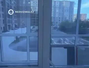 3-комнатная квартира, этаж 2 из 10, 65 м², миниатюра 4
