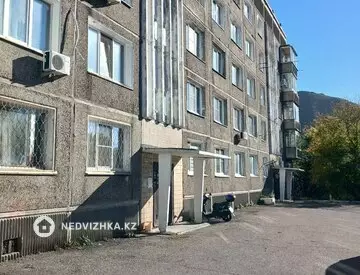 2-комнатная квартира, этаж 1 из 5, 71 м², миниатюра 2