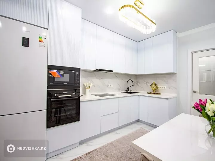 2-комнатная квартира, этаж 4 из 13, 53 м²