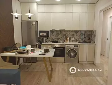 4-комнатная квартира, этаж 10 из 10, 70 м², На длительный срок, миниатюра 2
