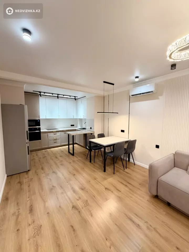 2-комнатная квартира, этаж 14 из 18, 53 м², фотография 2