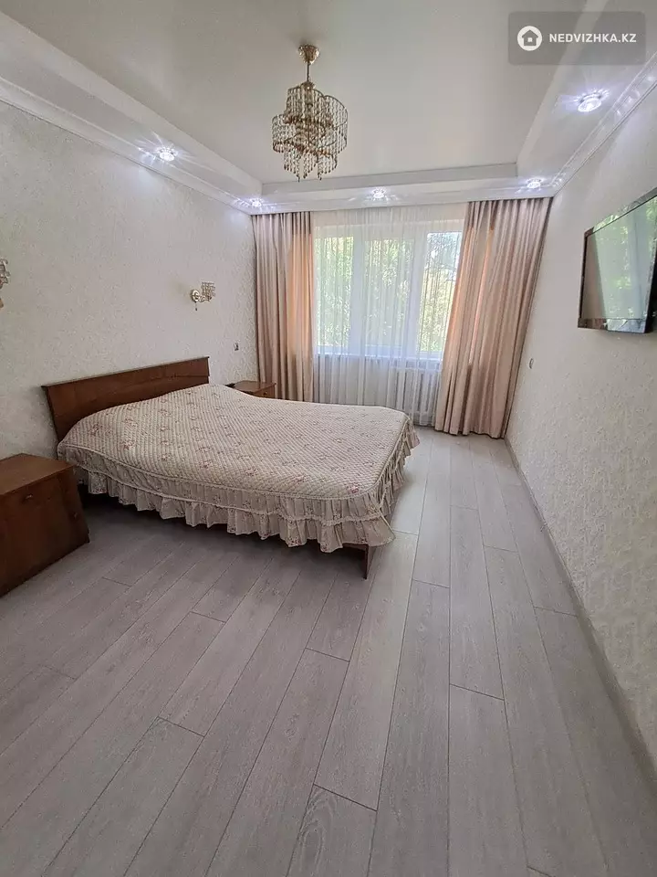 2-комнатная квартира, этаж 3 из 5, 56 м², Посуточно, фотография 5