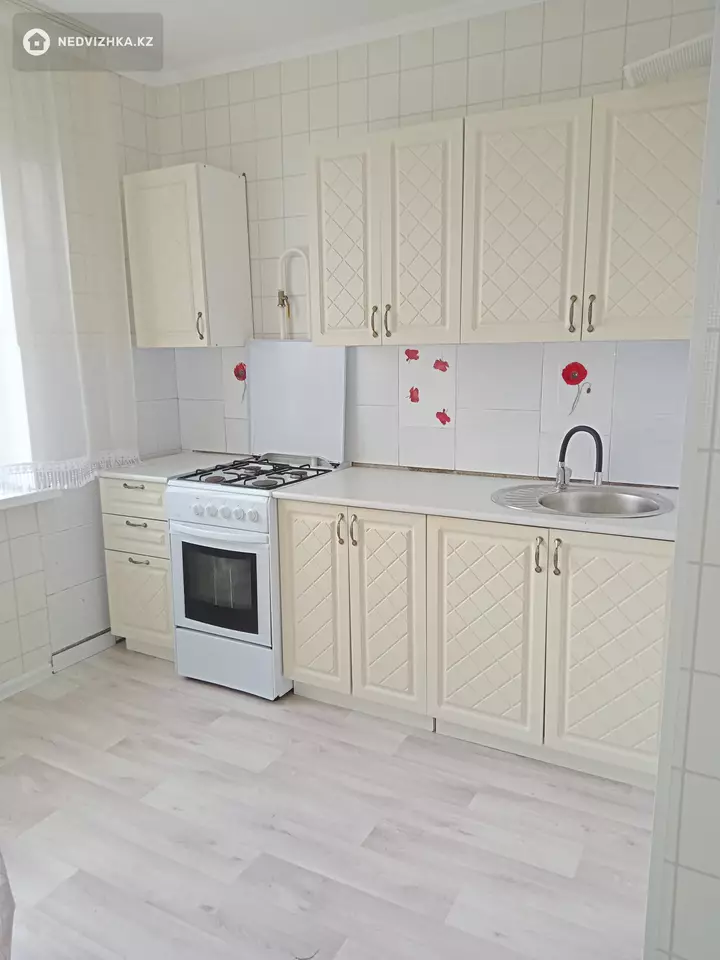 1-комнатная квартира, этаж 10 из 10, 34 м², На длительный срок, фотография 2