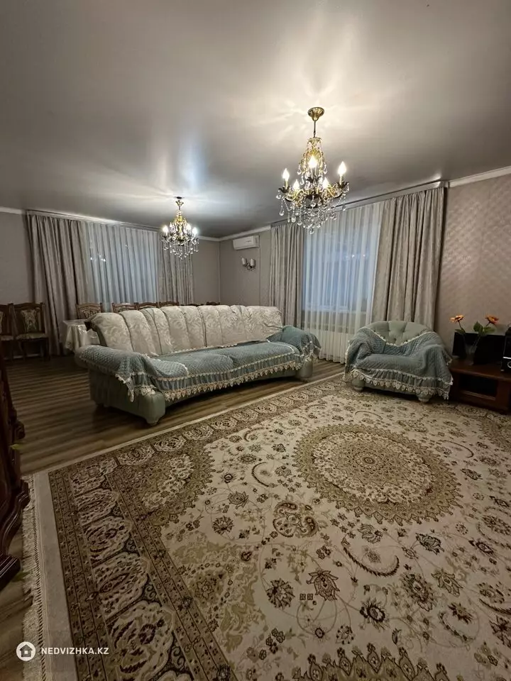 6-бөлмелі үй, 10 соттық, 205 м²