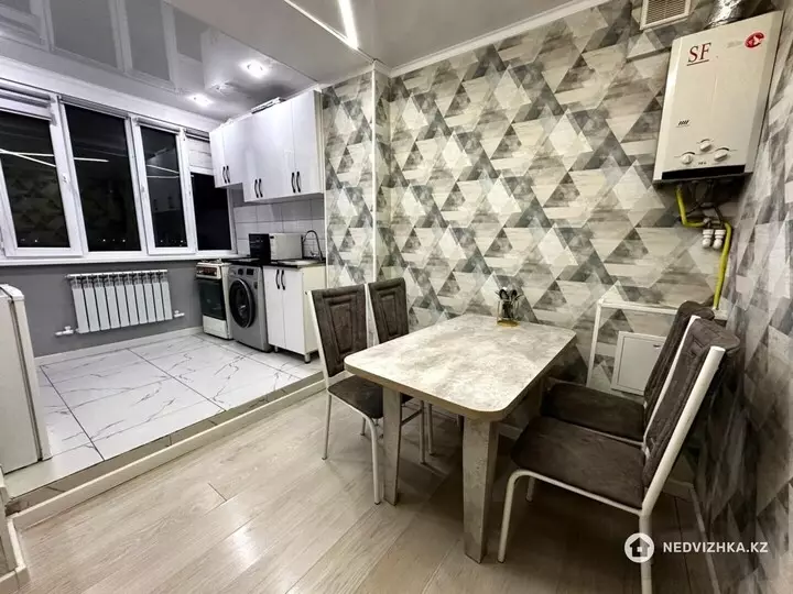 1-комнатная квартира, этаж 5 из 5, 40 м², Посуточно, фотография 3