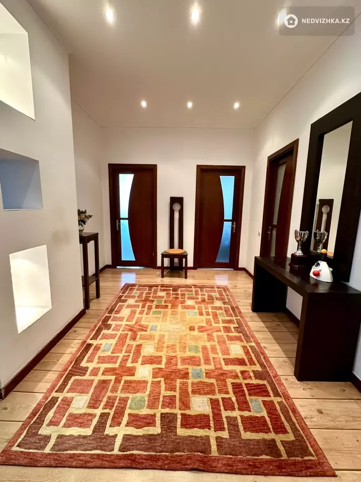 3-комнатная квартира, этаж 8 из 11, 120 м², На длительный срок