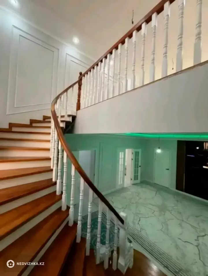 10-комнатная часть дома, 10 соток, 212 м², фотография 2
