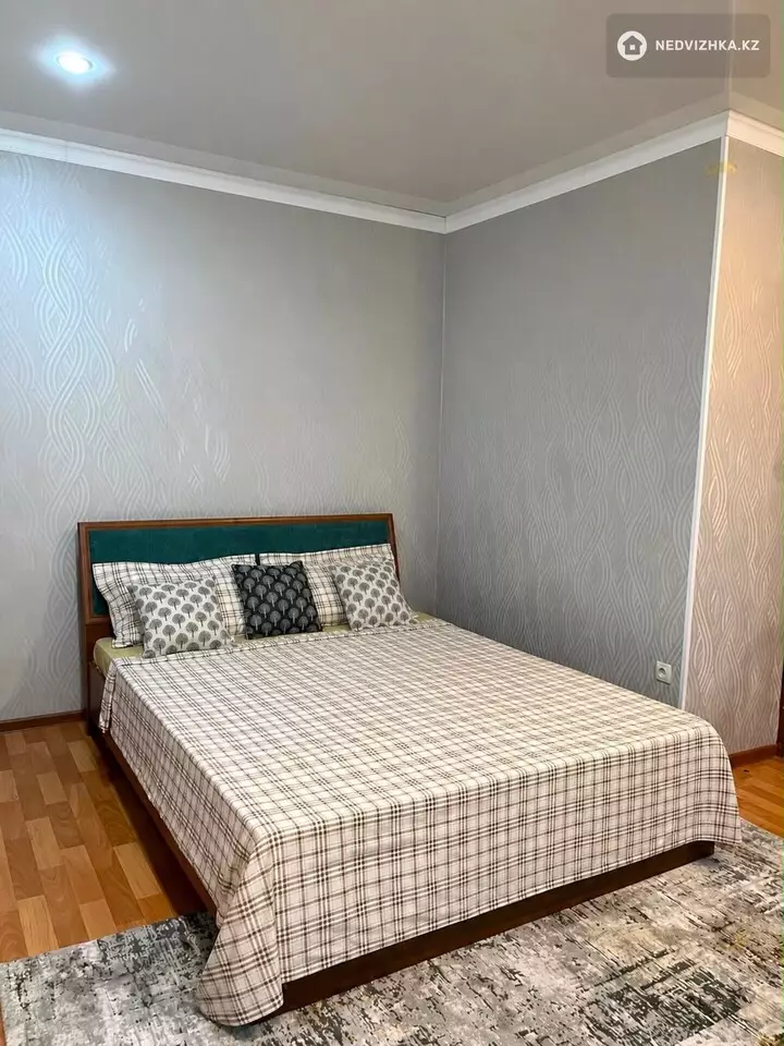 1-комнатная квартира, этаж 1 из 5, 50 м², Посуточно, фотография 2
