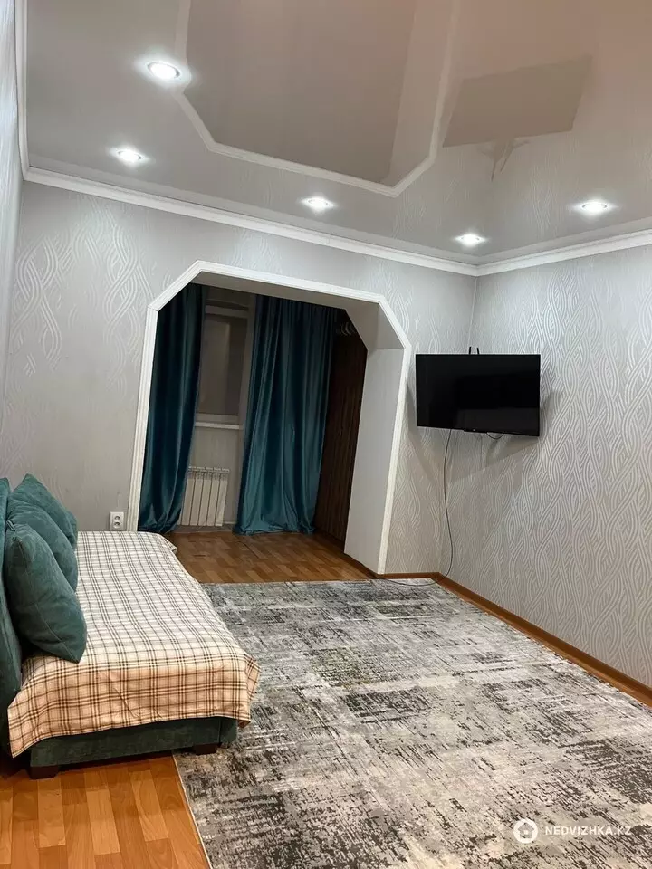 1-комнатная квартира, этаж 1 из 5, 50 м², Посуточно, фотография 3