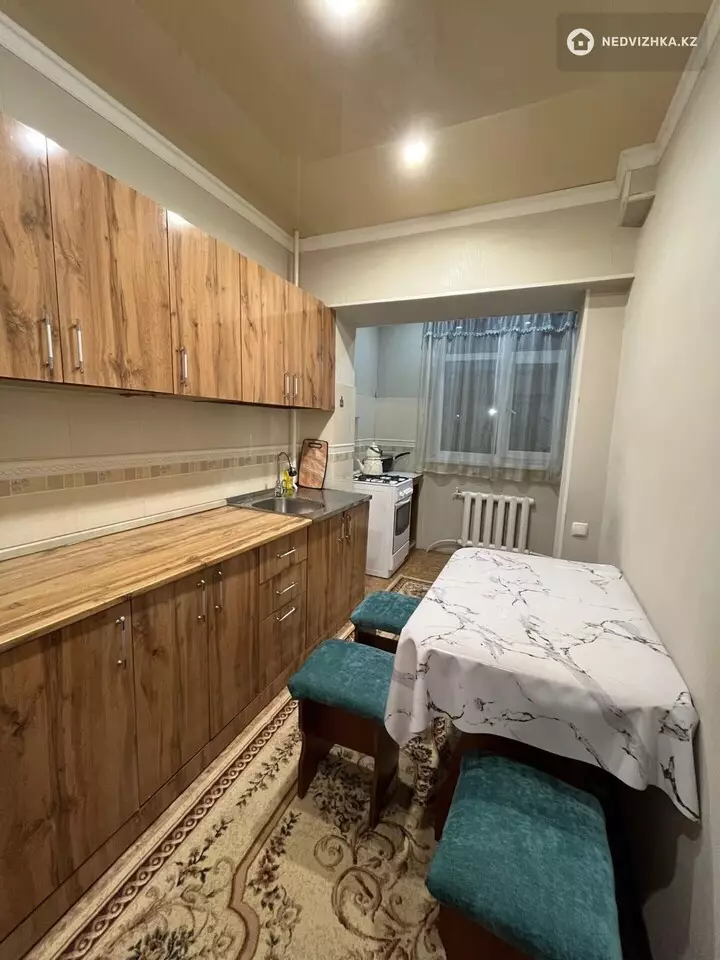 1-комнатная квартира, этаж 1 из 5, 50 м², Посуточно, фотография 4