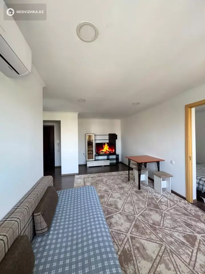 2-комнатная квартира, этаж 3 из 5, 60 м², Посуточно, фотография 2