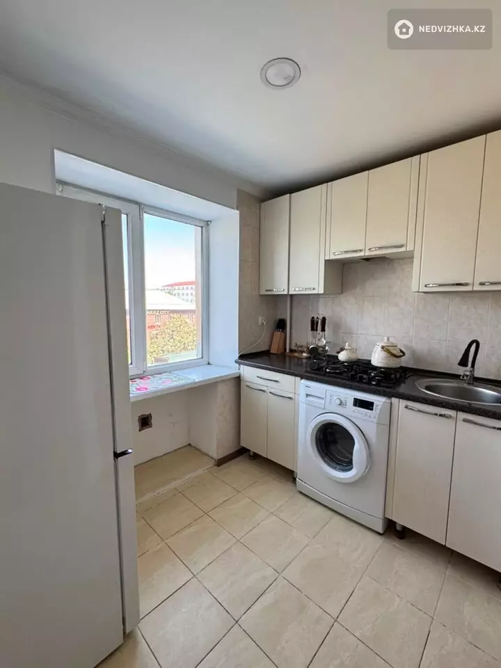 2-комнатная квартира, этаж 3 из 5, 60 м², Посуточно, фотография 3