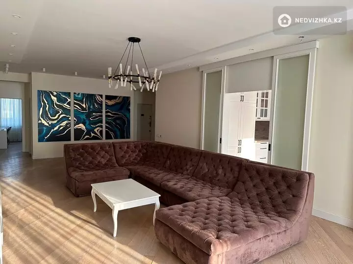 4-комнатная квартира, этаж 9 из 9, 188 м², фотография 3