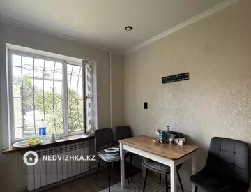 4-комнатная квартира, этаж 1 из 9, 78 м², миниатюра 1