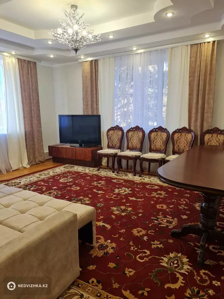 5-комнатный дом, 7 соток, 180 м², На длительный срок