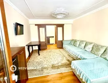 3-комнатная квартира, этаж 2 из 9, 70 м², Посуточно