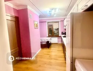3-комнатная квартира, этаж 2 из 9, 70 м², Посуточно