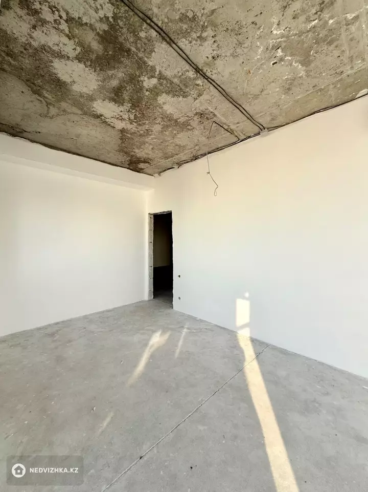 4-комнатная квартира, этаж 10 из 12, 112 м², фотография 2