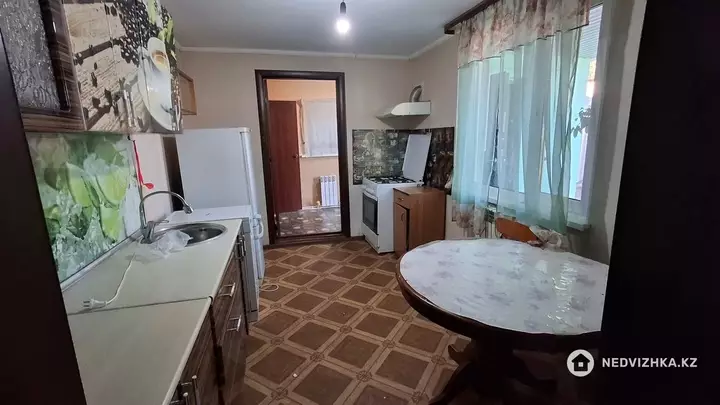 2-комнатный дом, 4 соток, 60 м², На длительный срок