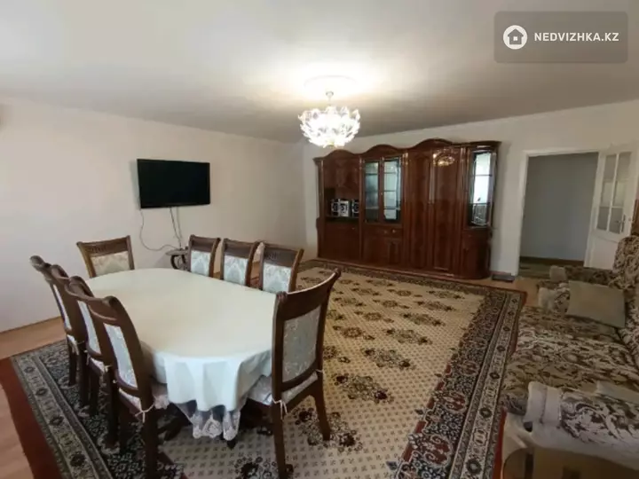 4-комнатная квартира, этаж 5 из 6, 102 м²