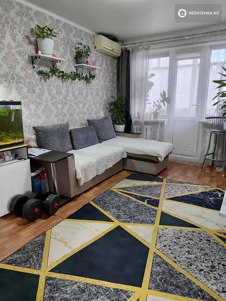 4-комнатная квартира, этаж 2 из 5, 60 м²