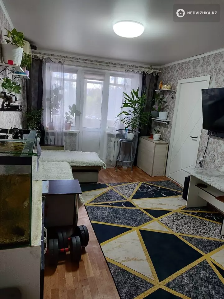 4-комнатная квартира, этаж 2 из 5, 60 м², фотография 2