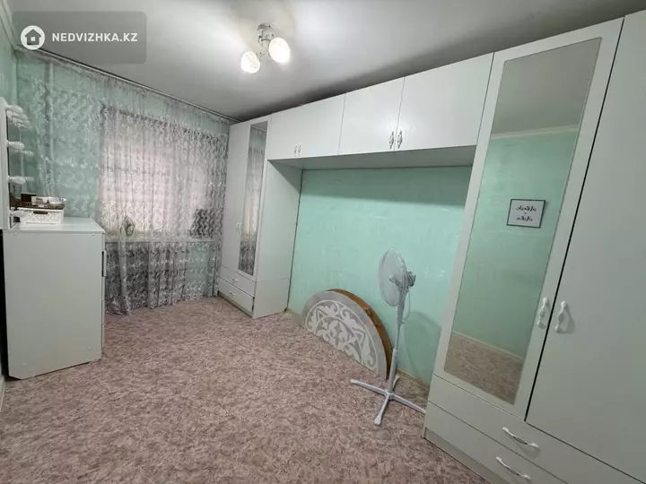 4-комнатная квартира, этаж 1 из 5, 60 м²
