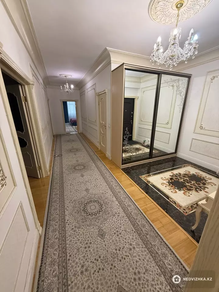 3-комнатная квартира, этаж 16 из 19, 127 м², фотография 2
