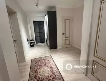 3-комнатная квартира, этаж 4 из 4, 90 м², миниатюра 1