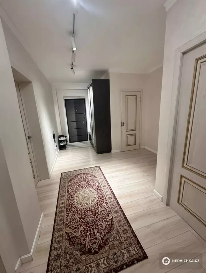 3-комнатная квартира, этаж 4 из 4, 90 м²