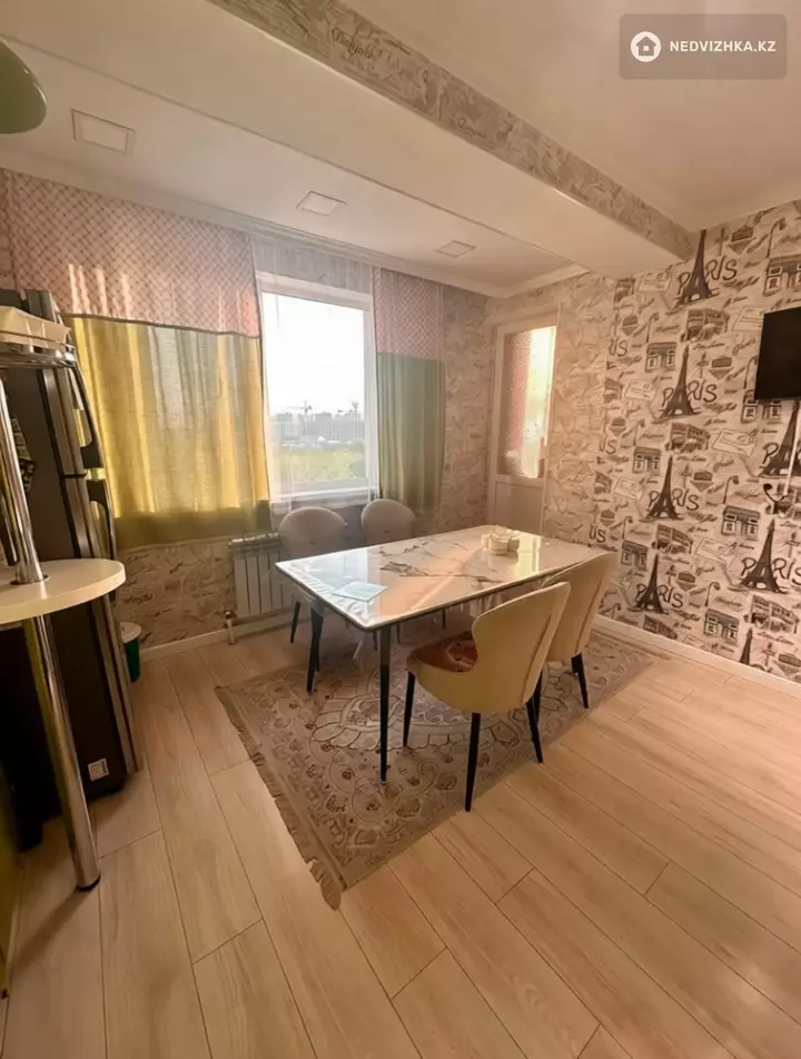 3-комнатная квартира, этаж 4 из 4, 90 м², фотография 2