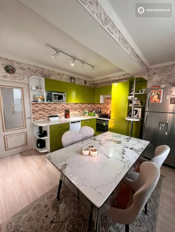 3-комнатная квартира, этаж 4 из 4, 90 м², фотография 3