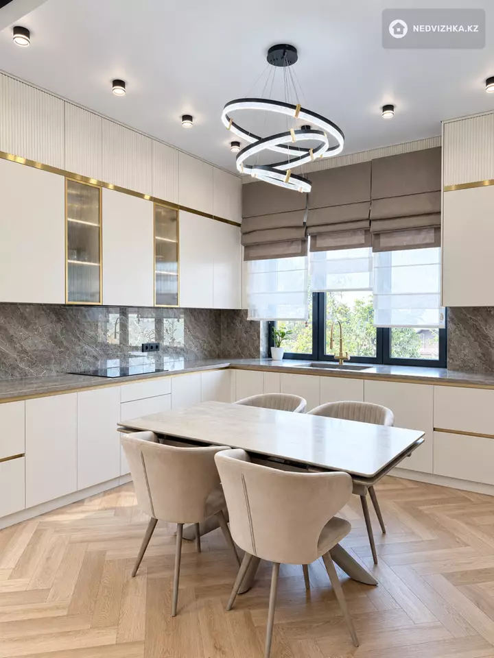 5-комнатный дом, 6.5 соток, 341 м²