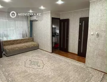3-комнатная квартира, этаж 3 из 4, 55 м², миниатюра 1