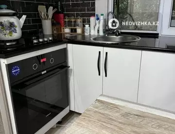 3-комнатная квартира, этаж 2 из 5, 64 м²