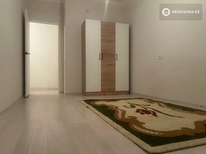 3-комнатная квартира, этаж 5 из 5, 80 м², На длительный срок, фотография 2