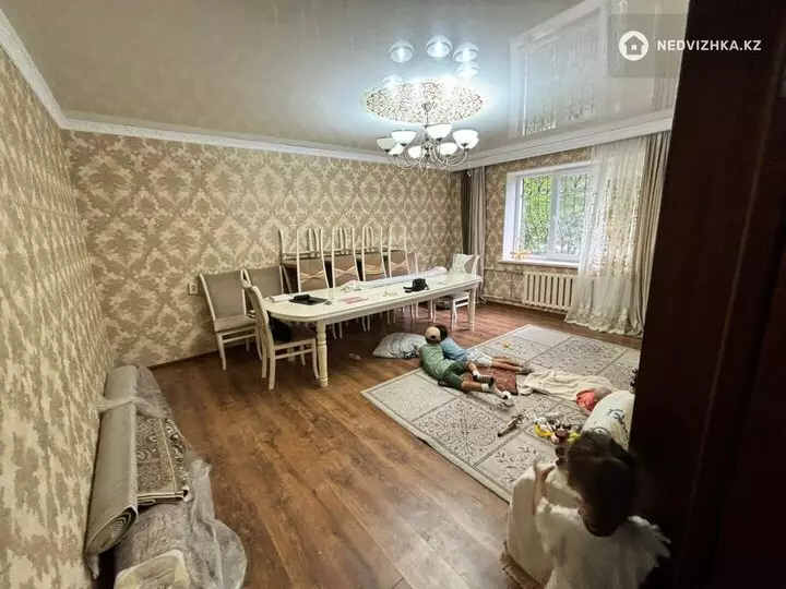 3-комнатная квартира, этаж 1 из 5, 95 м², фотография 2