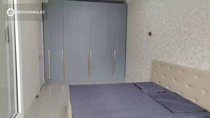 2-комнатная квартира, этаж 18 из 20, 65 м², На длительный срок, фотография 2