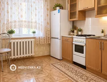 1-комнатная квартира, этаж 6 из 9, 34 м², миниатюра 3