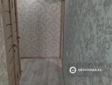 2-комнатная квартира, этаж 3 из 5, 47 м², миниатюра 2