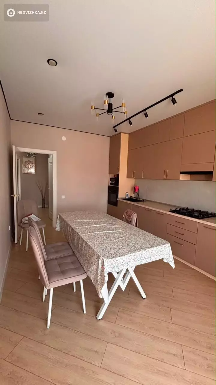 2-комнатная квартира, этаж 5 из 5, 72 м², фотография 4